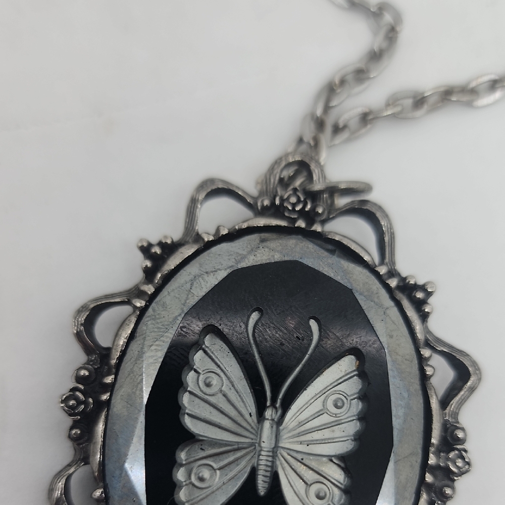 GASOLINE GLAMOIR Elegant Silver Butterfly CAMEO Necklace - Picture 3 of 6